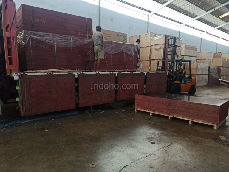 Triplek Film Phenolic Tahan Air